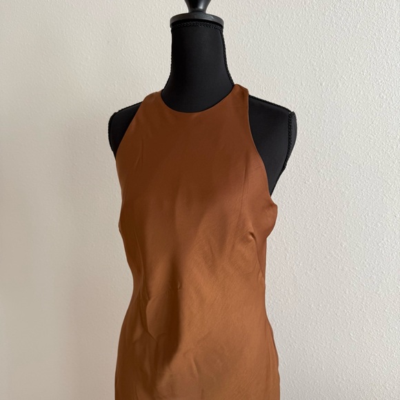 Elegant Brown Sleeveless Dress - Picture 2 of 5